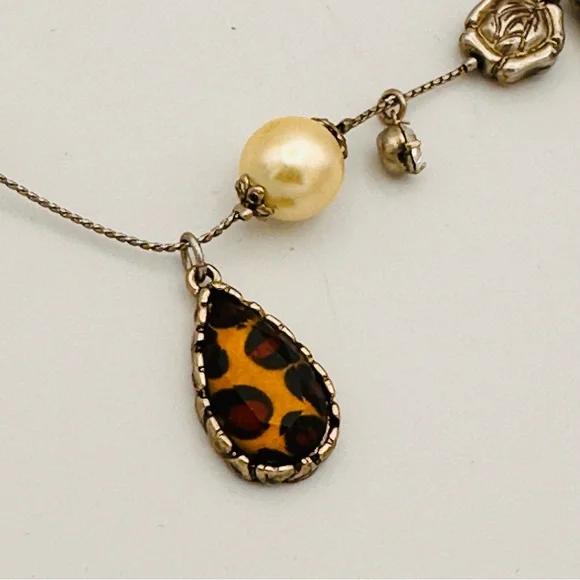 Betsey Johnson lucite leopard layer faux pearl necklace charms - Picture 7 of 8